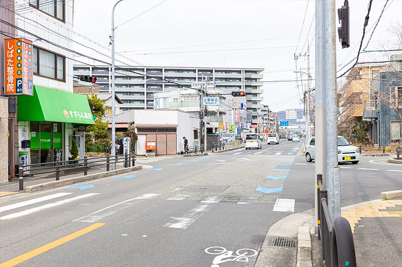 千里中央駅のバスよりかとう整形在宅クリニックまで3
