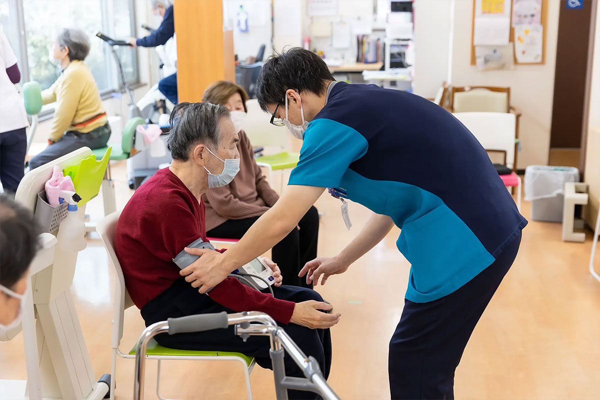 豊中市の整形外科かとう整形在宅クリニックの通所リハビリテーション（デイケア）の体調管理